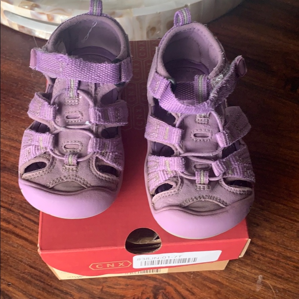 Keen kids shoe 7